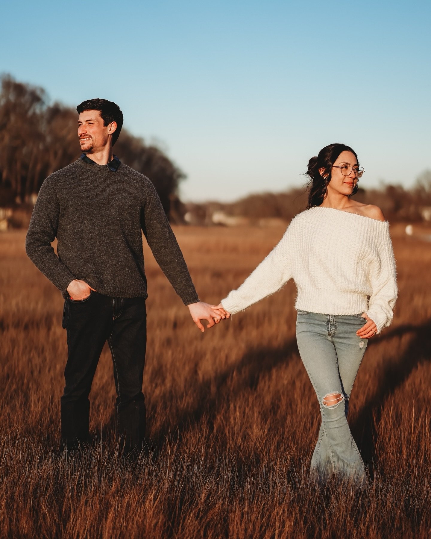 Finishing up Eden and Drew&rsquo;s engagement right now and we just had to share some sneaks! 

We enjoyed exploring Drew&rsquo;s family&rsquo;s beautiful home in Westbrook a few days back. We love capturing engagement sessions at places with special