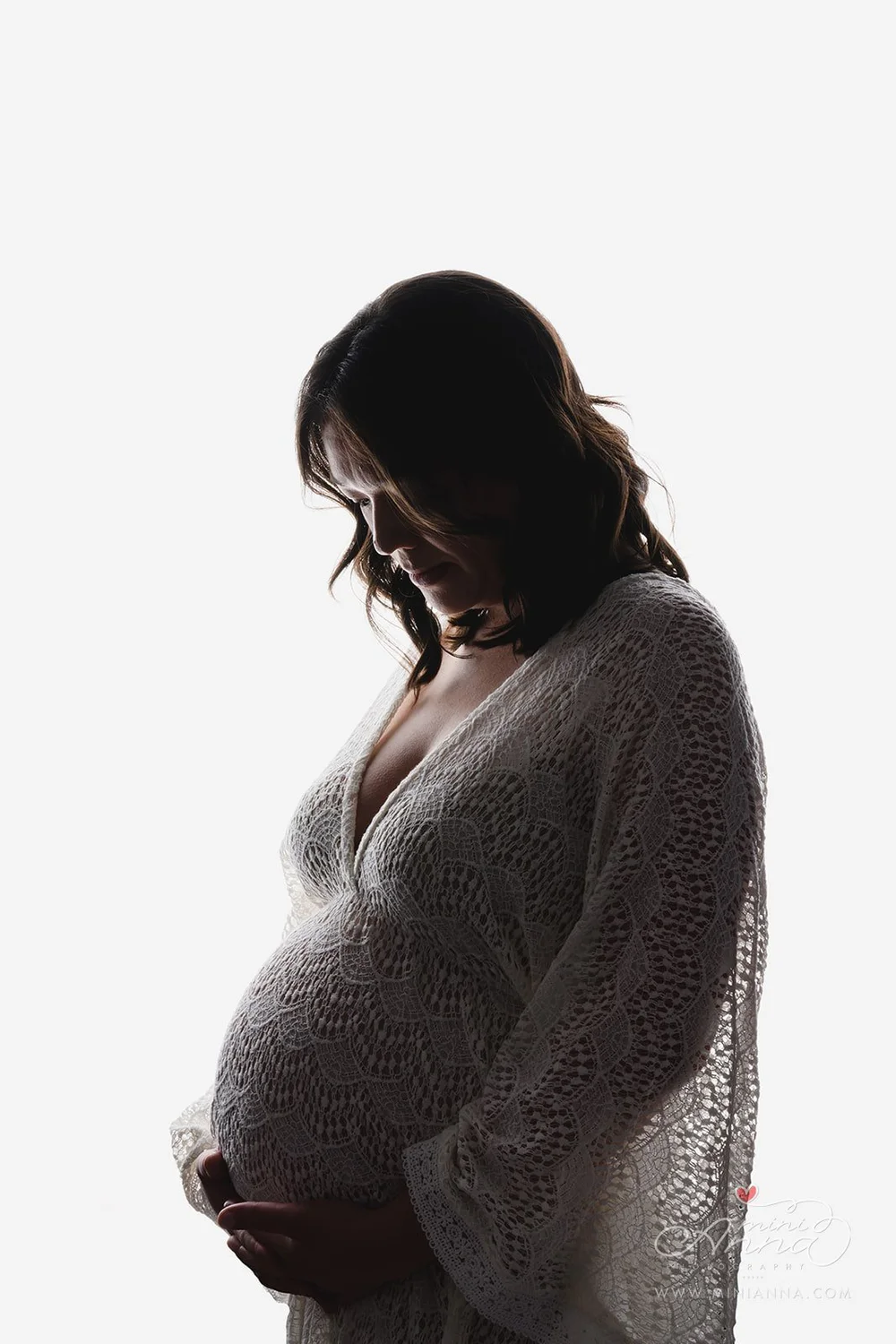 Studio portrait of pregnant woman in silhouette – Mini Anna Photography style