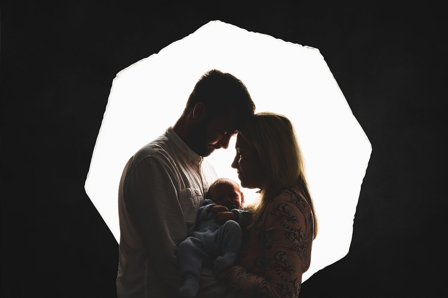 One of my more popular type of photos lately in my studio! These beautiful silhouette portraits are perfect to match any aesthetic and add a unique touch. For your next newborn, family or maternity I'd highly recommend asking for at least  one of the