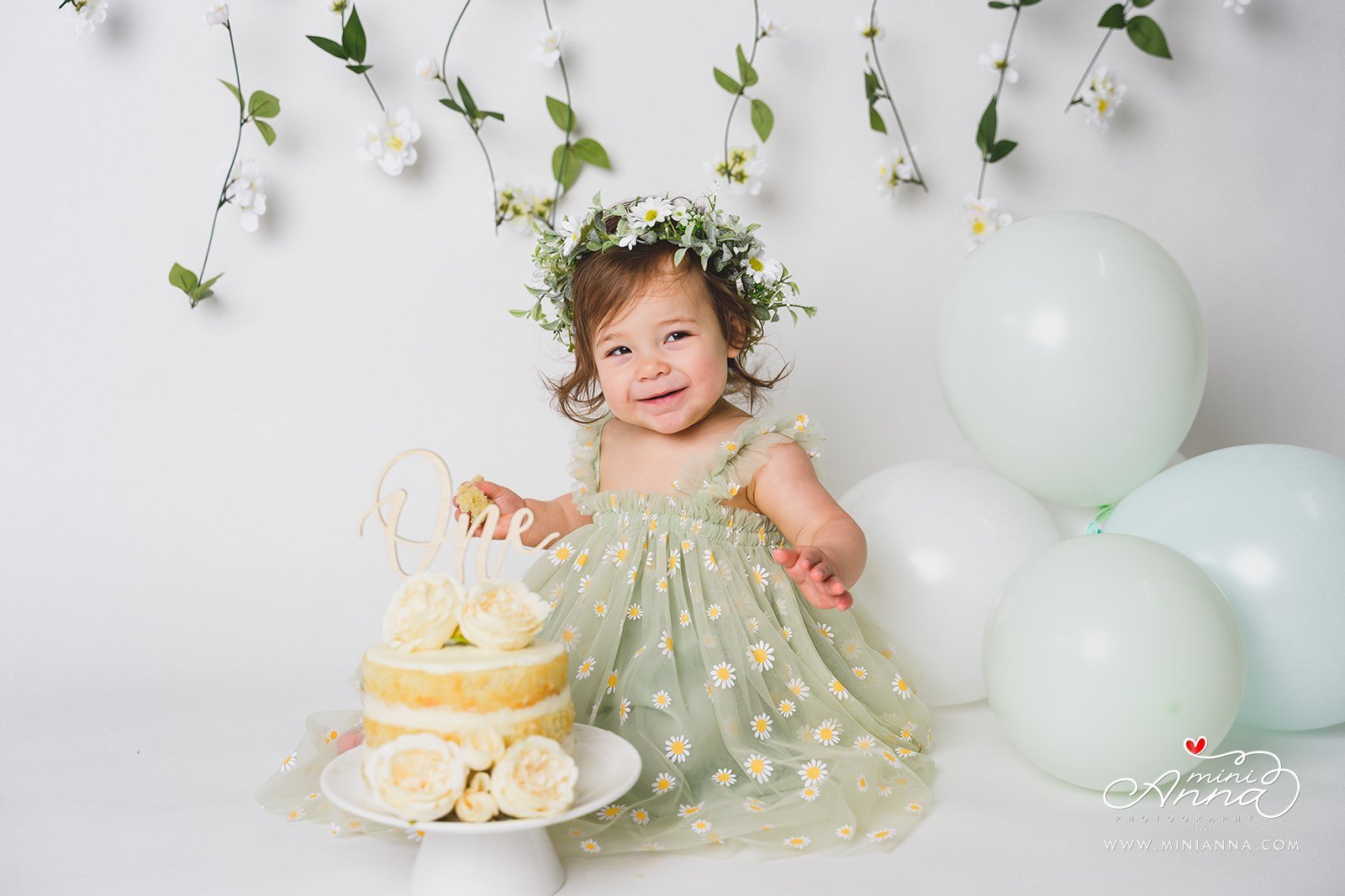 White Seamless + Garland