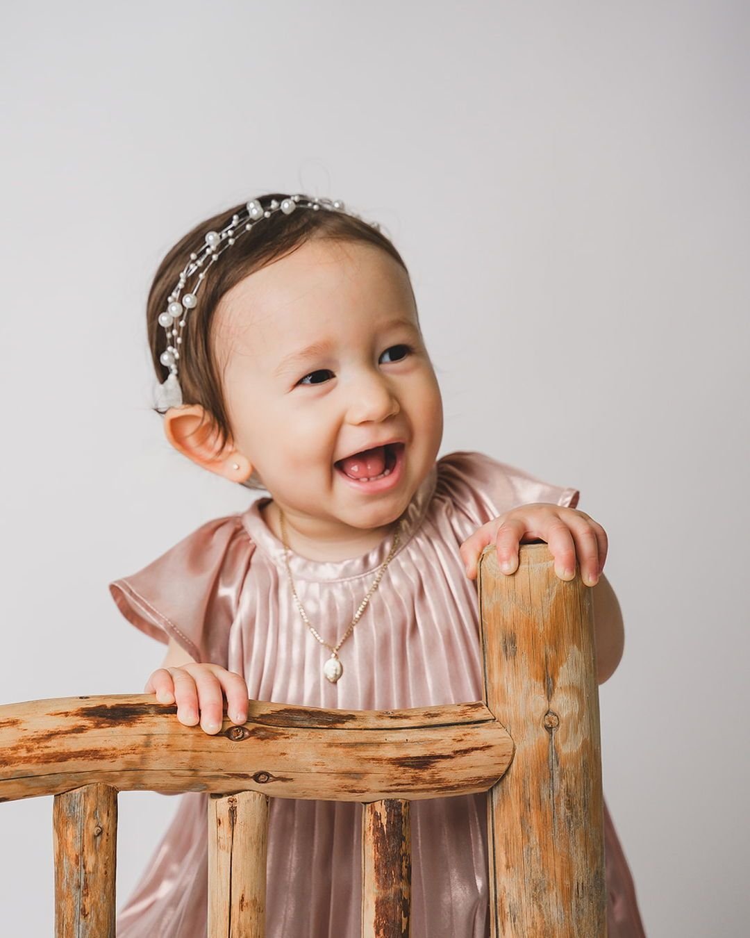 Swipe to see how this cutie feels about today's #MomJokeMonday 

Did you hear about the new corduroy pillow?
It&rsquo;s making head lines.

😂 🥰  Hope you all have a wonderful week!