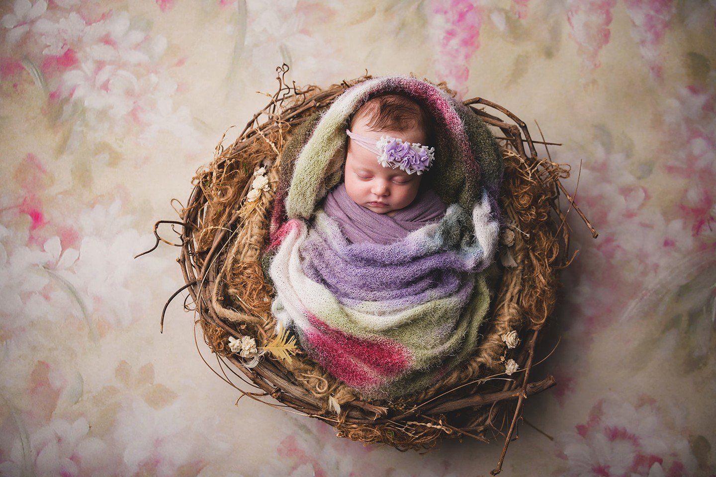 Happy Monday, friends! You know the drill, it's #MomJokeMonday
What color do kittens love the most? 
Purrrple.
😹 
Speaking of purple... How precious is Baby Violet?! Absolutely love how this newborn shoot turned out!