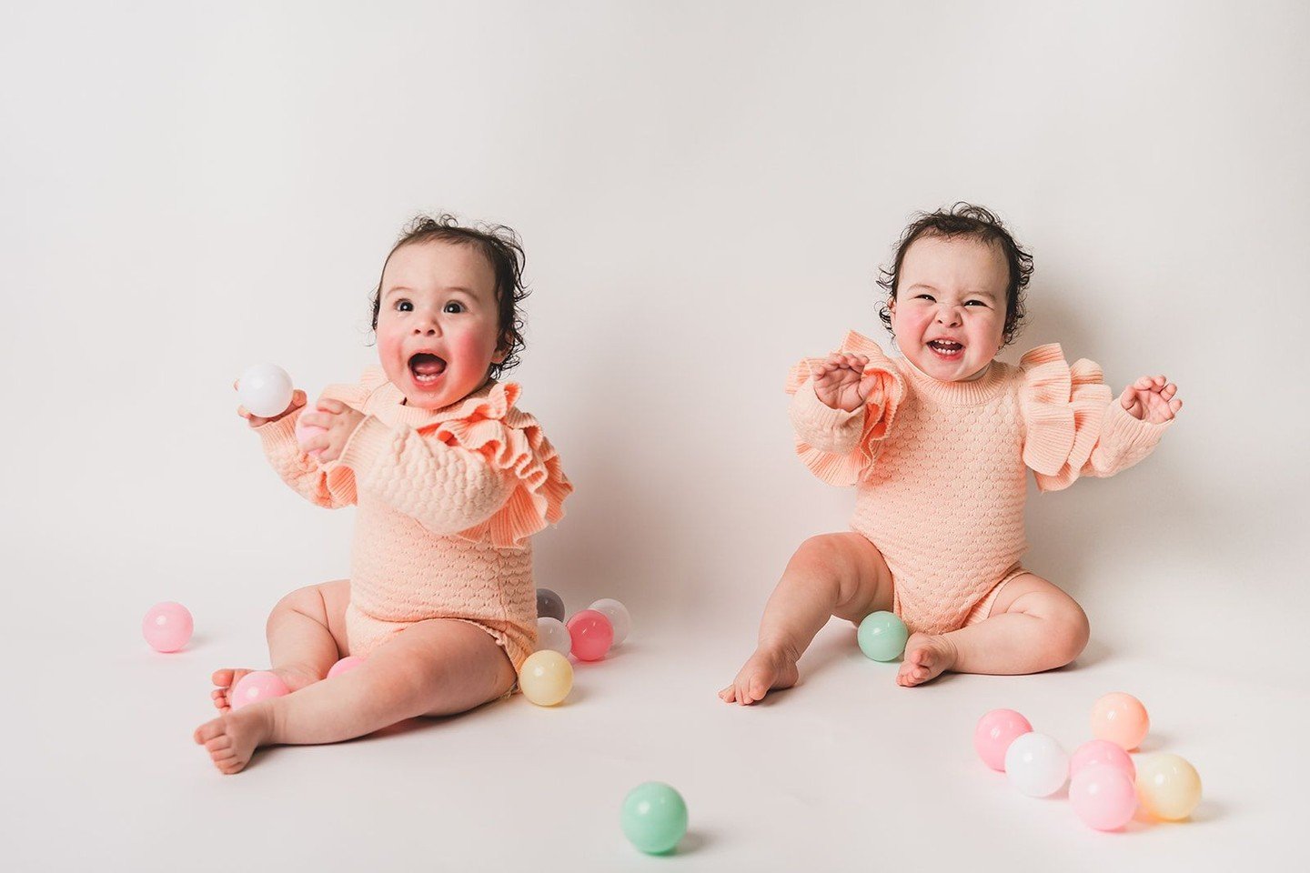 Big smiles for making it to the middle of the week! This cake smash / 1-year-old session was just the sweetest! Double the smiles 😍