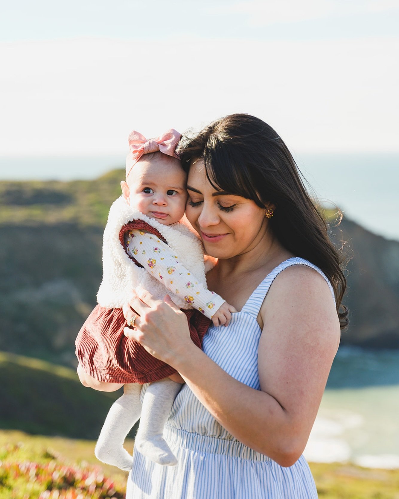 The tenderness of a mother&rsquo;s love 💕 Capture these moments with your little ones at my Mother&rsquo;s Day mini session pop-up on Saturday May 11th l. Link to sign up is in my bio! 

#mothersdaygifts #mothersdayminisessions #mothersdaygiftideas 