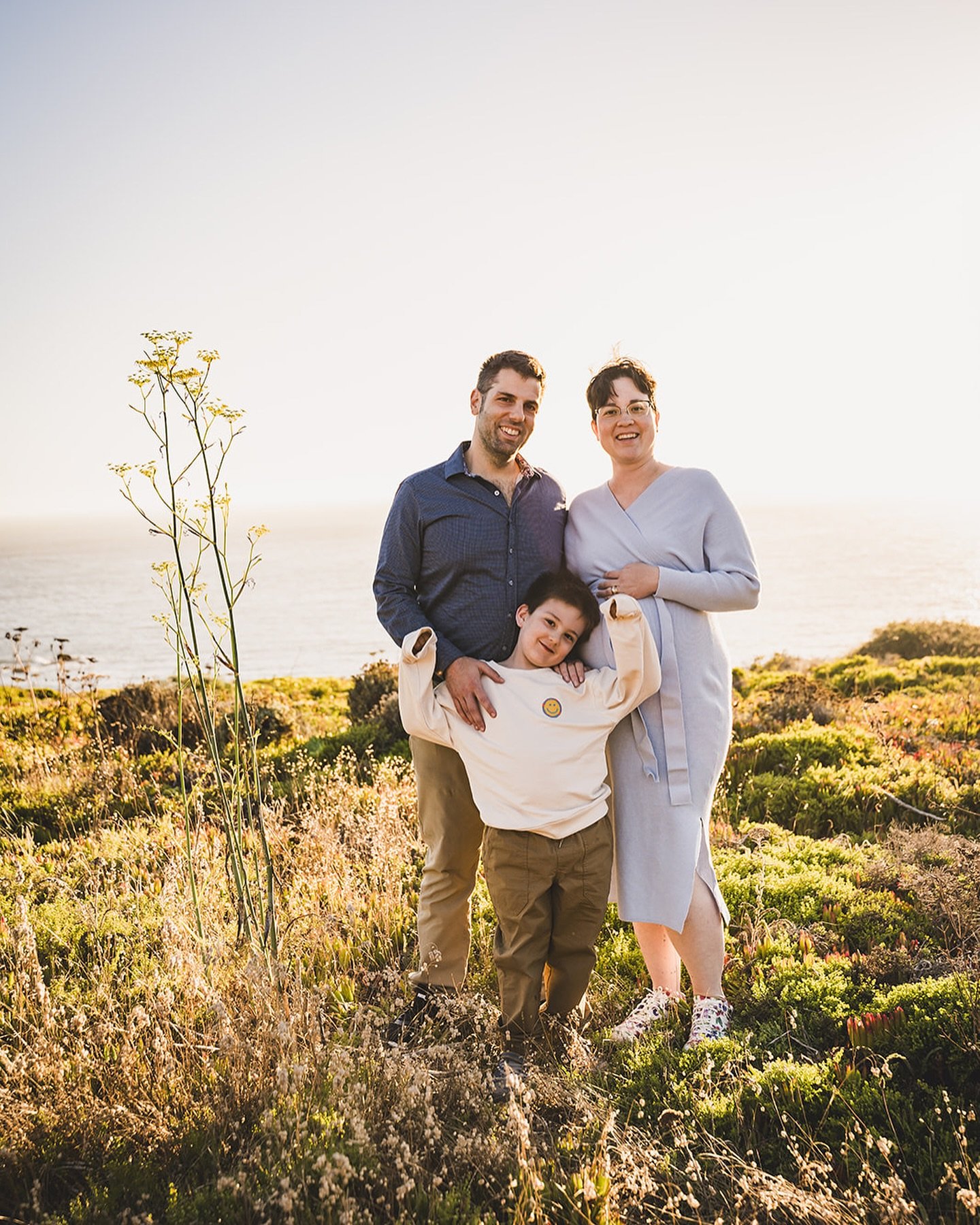 Gorgeous family&hellip; happiness radiates from them! ☀️ Can&rsquo;t wait for your new little one! 

#marinphotographer #marinphotography #marincountyphotographer #bayareafamilyphotographer #familyphotographer #familyphotos #familyphotoshoot #familyp