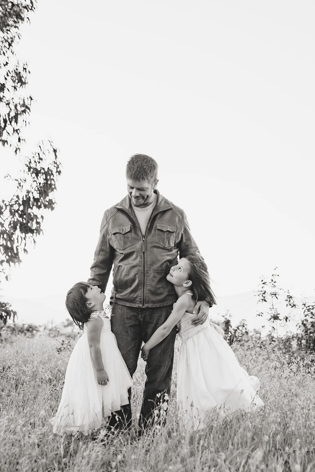 AnnaMunandarPhotography_20250518-LauraHolmes-1207srgb-bw.jpg