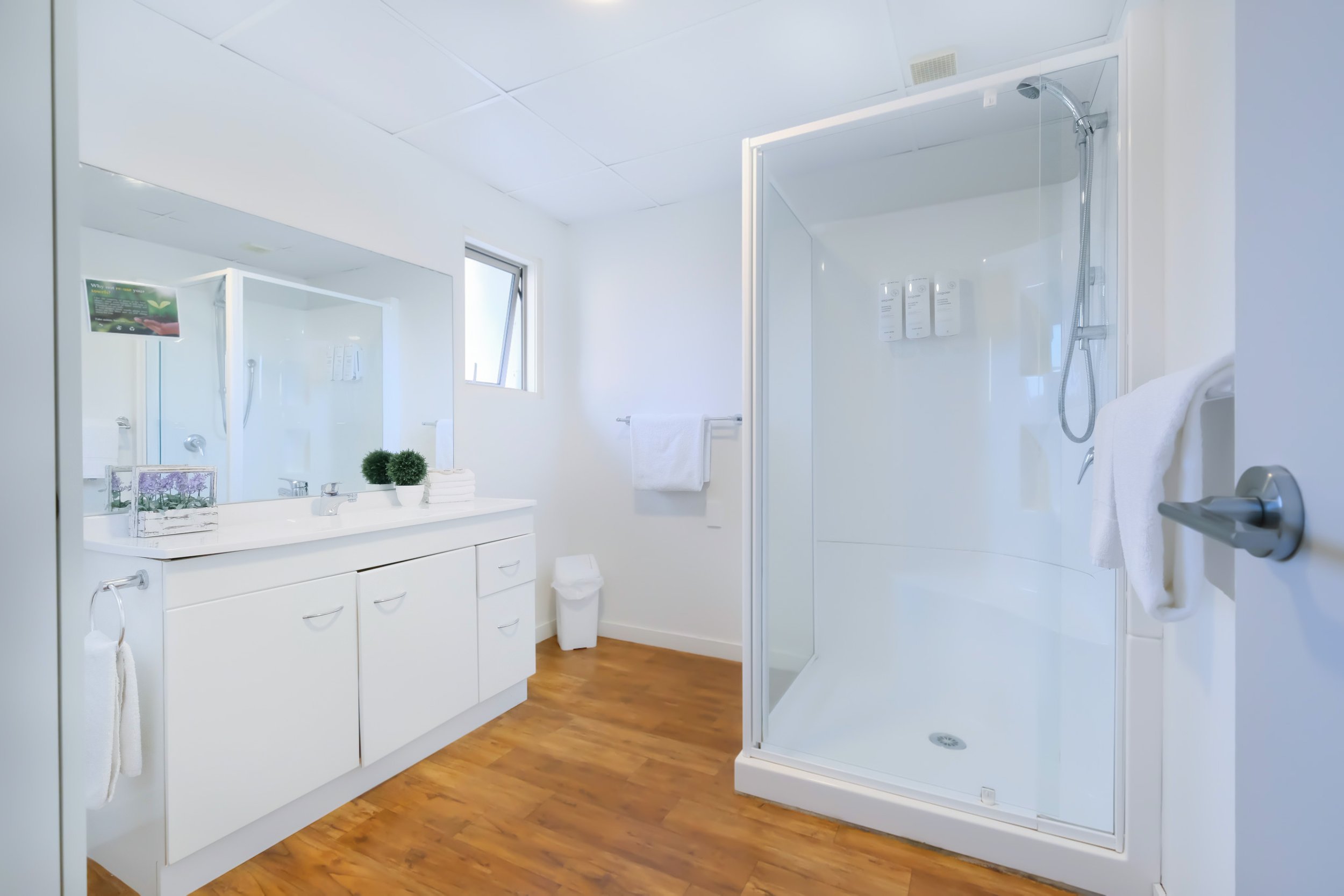 Bathroom 2.jpg