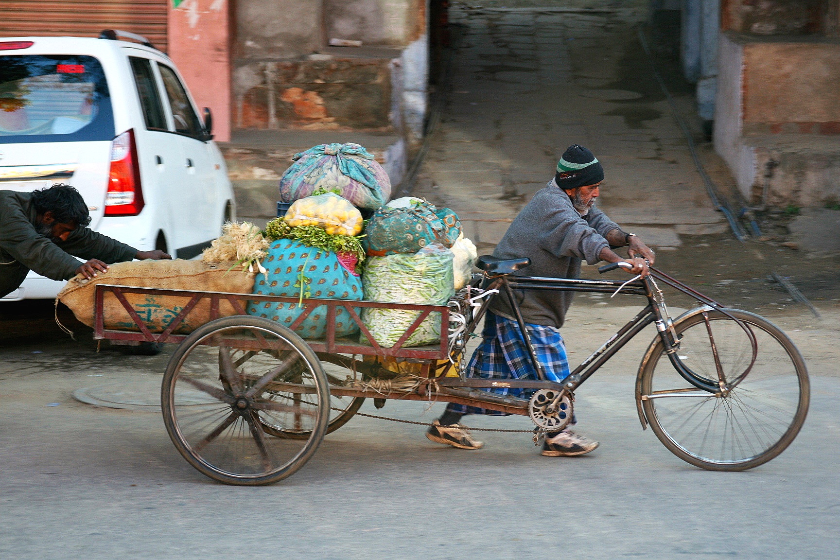 Transporting goods to market, Jairpur, India