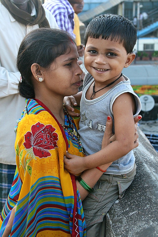 Mother and child at the Dhobi Ghat, Mumbai