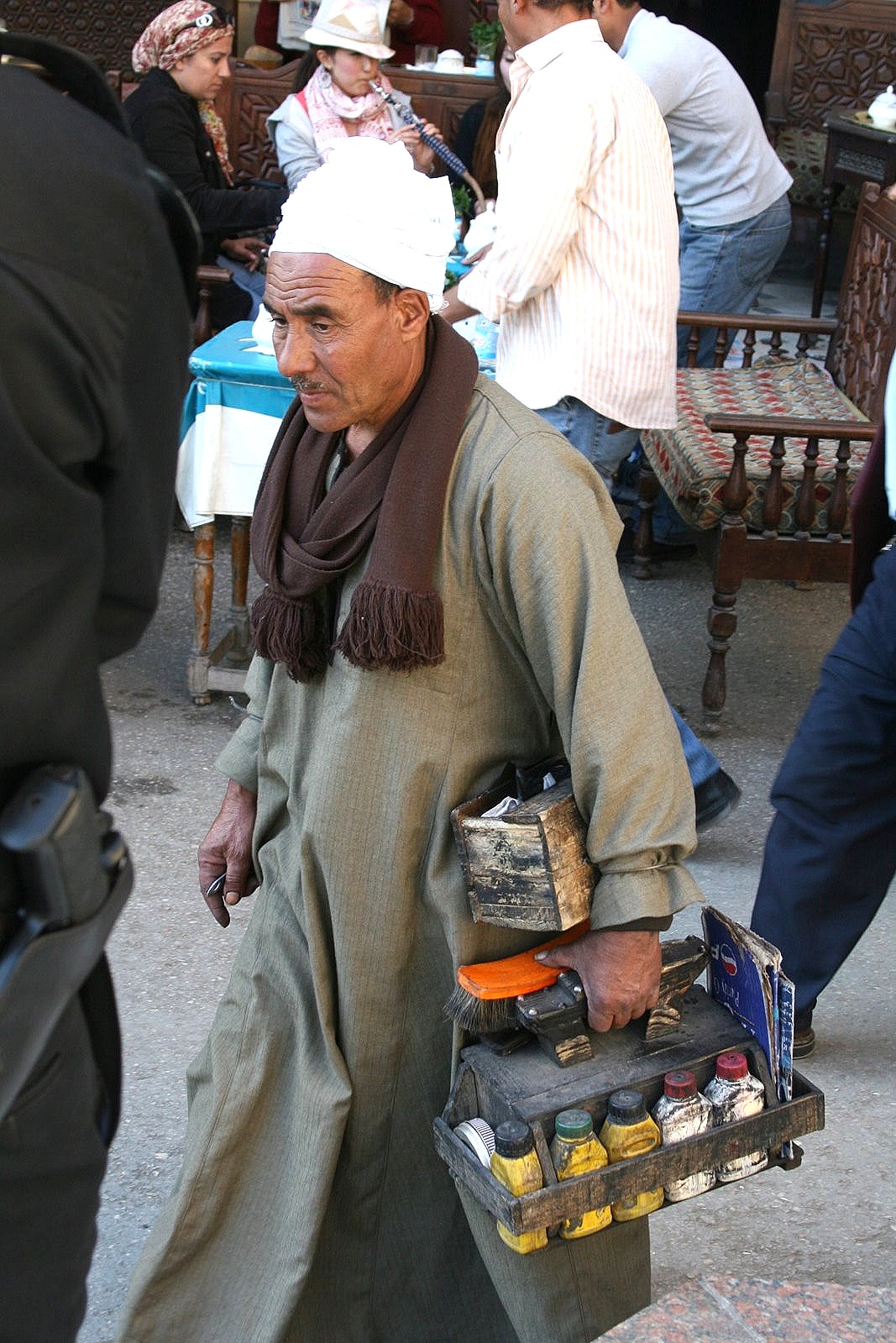 Shoeshiner, Khan El-Khalii Bazaar, Cairo, Egypt