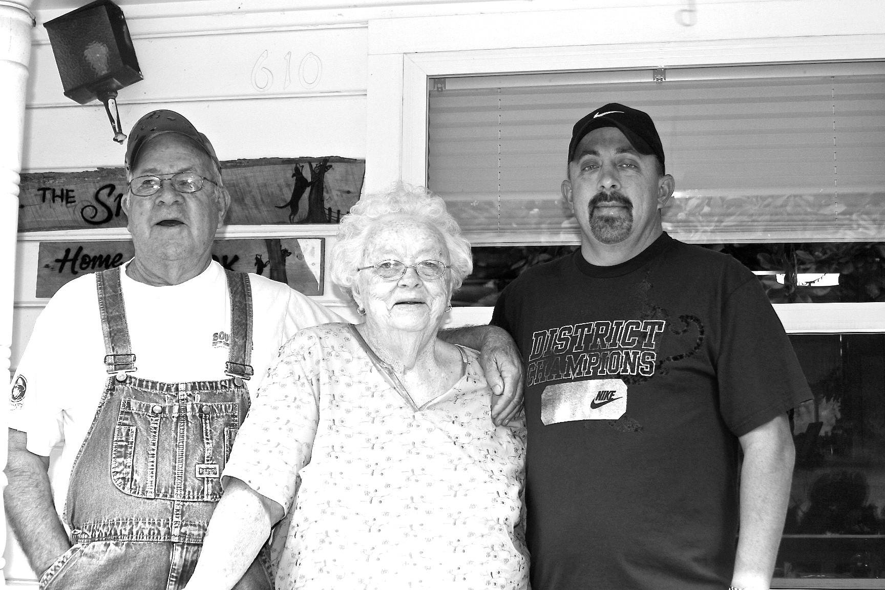 Cleva Ann Jett Smith with husband and son, Arkansas
