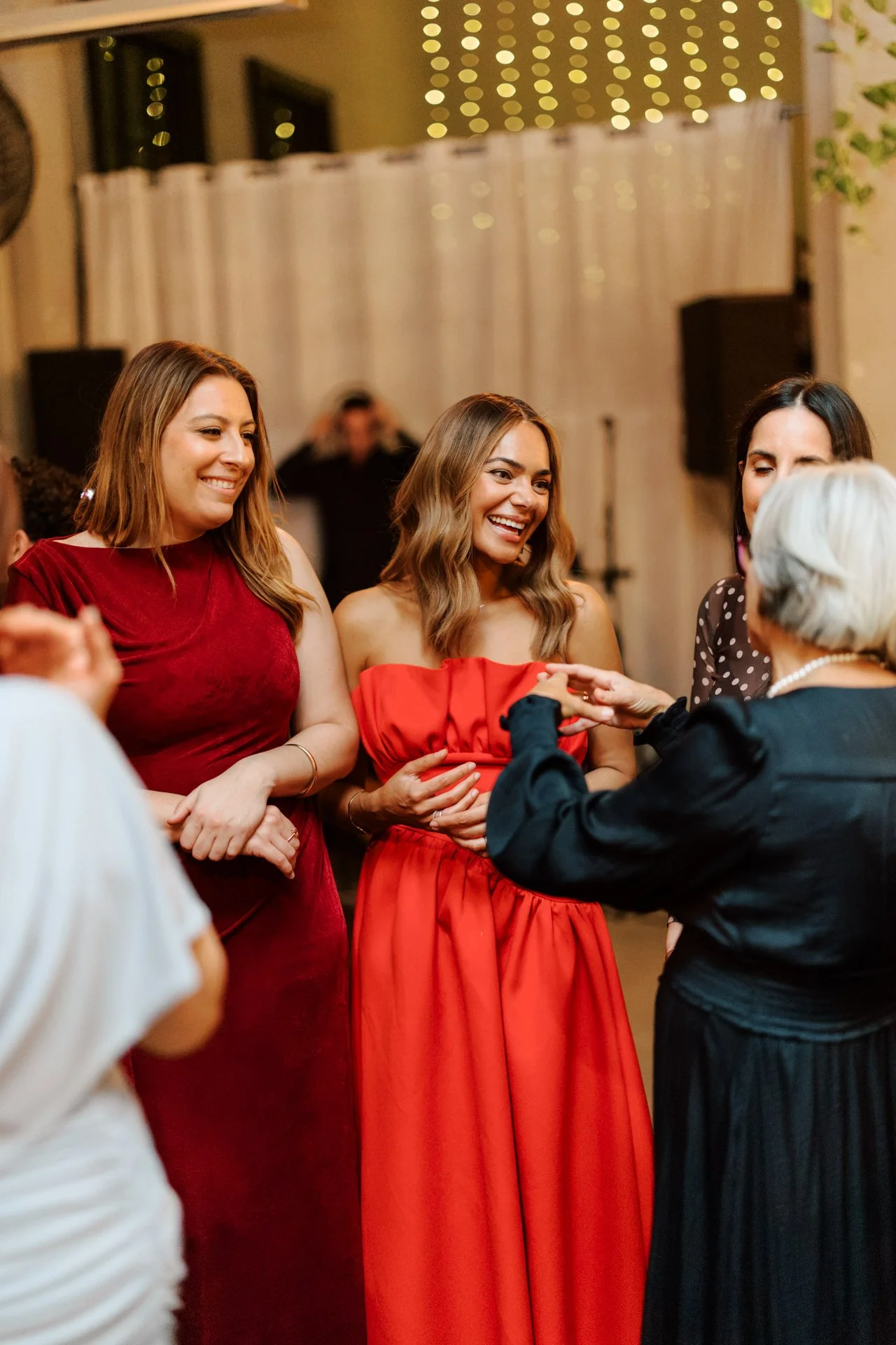 three-blue-ducks-wedding-photos-200.jpg