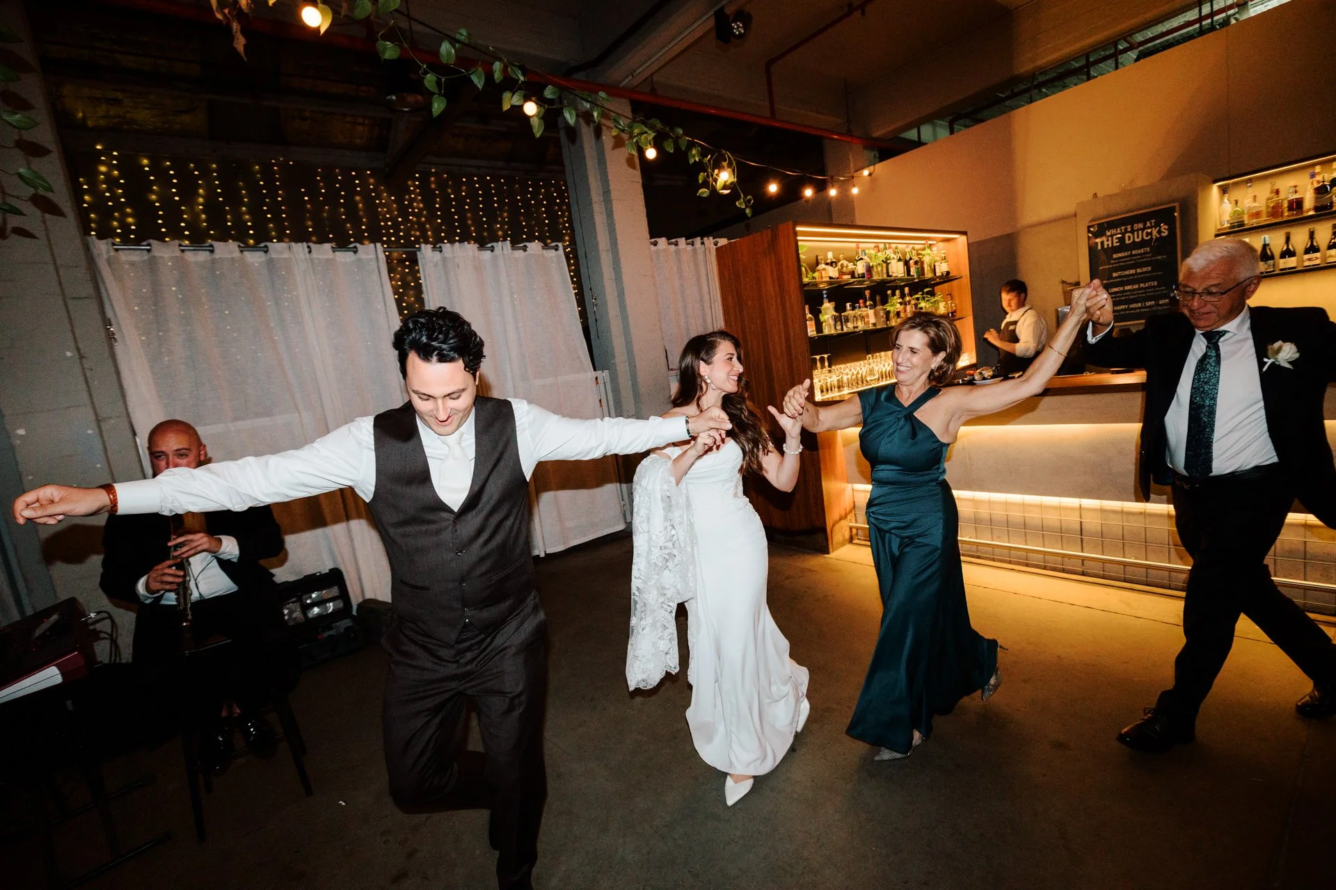 three-blue-ducks-wedding-photos-191.jpg
