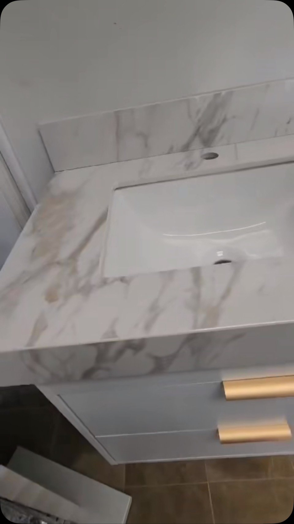 Porcelain countertops will be what everyone is talking about. No upkeep, durable and endless options. #emeraldpearlkitchenandbaths #trustedfabricator #countertops #familyowned #decadesandcounting #porcelain #reno #newbuild #levelup