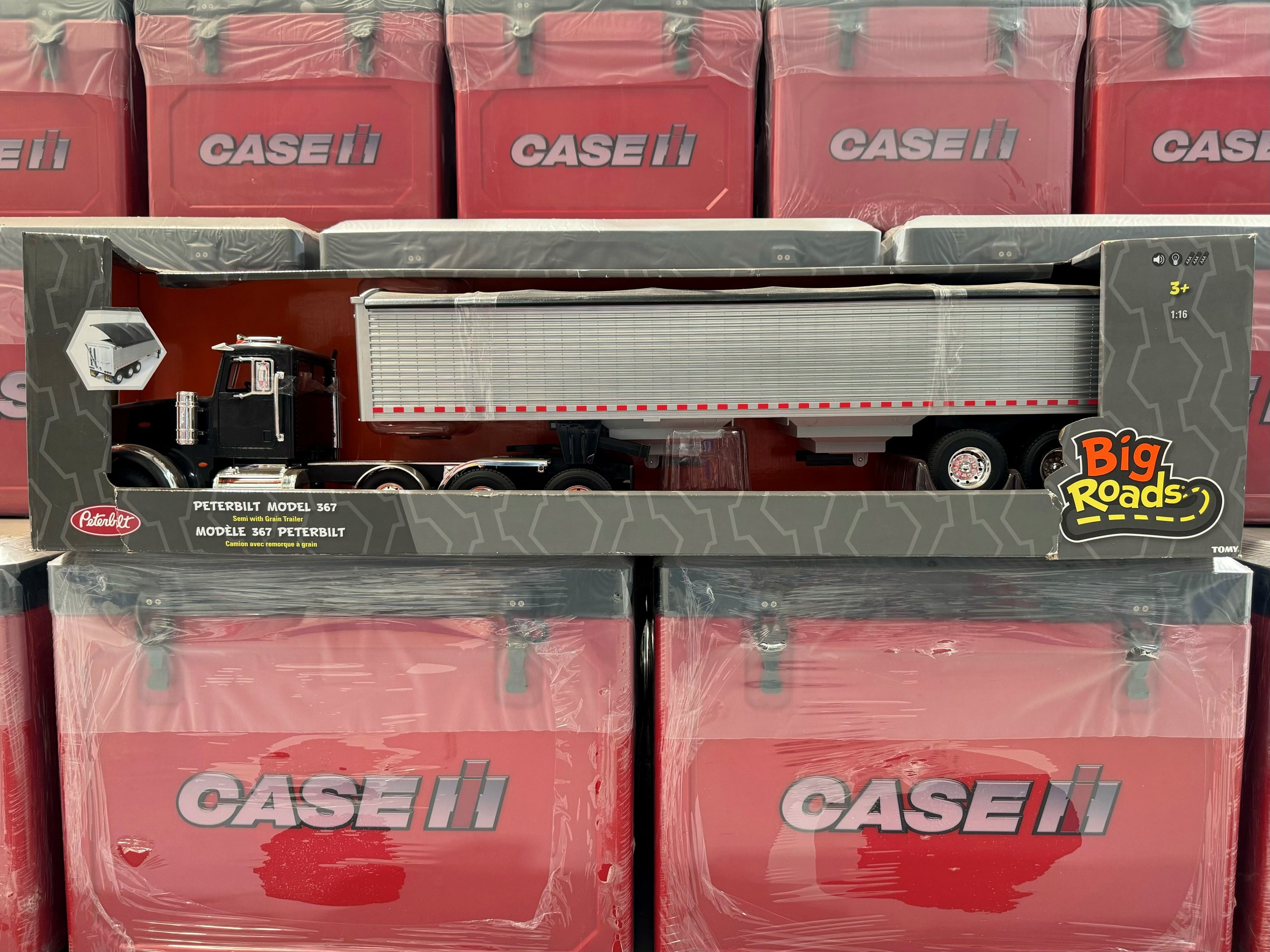 ZFN47367_Peterbilt Truck with Grain Trailer.jpg