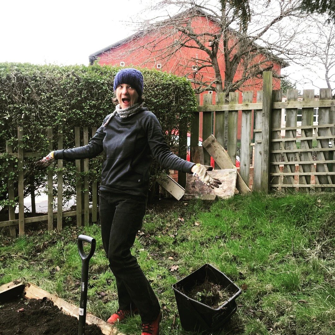 A very big welcome to our new Volunteering Development Coordinator - Mara! We're a very wee team at Edinburgh Garden Partners, so it's a joy to have new energy and ideas.

Of course, she is getting stuck in by getting her hands dirty - here clearing 