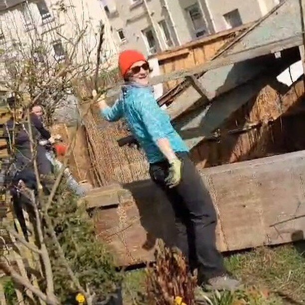 We had an much fun in the sun on Saturday demolishing an old shed and building a new one in one of our shared gardens. 

It was hard work but super satisfying - huge thanks to everyone who helped out! #teamworkmakesthedreamwork