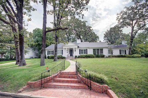 FOR SALE: 3408 Kinds Highway, 4bd, 3ba 0.45 acres lot, 3,063 sq ft $429,900 R. Johnson Williamson Realty