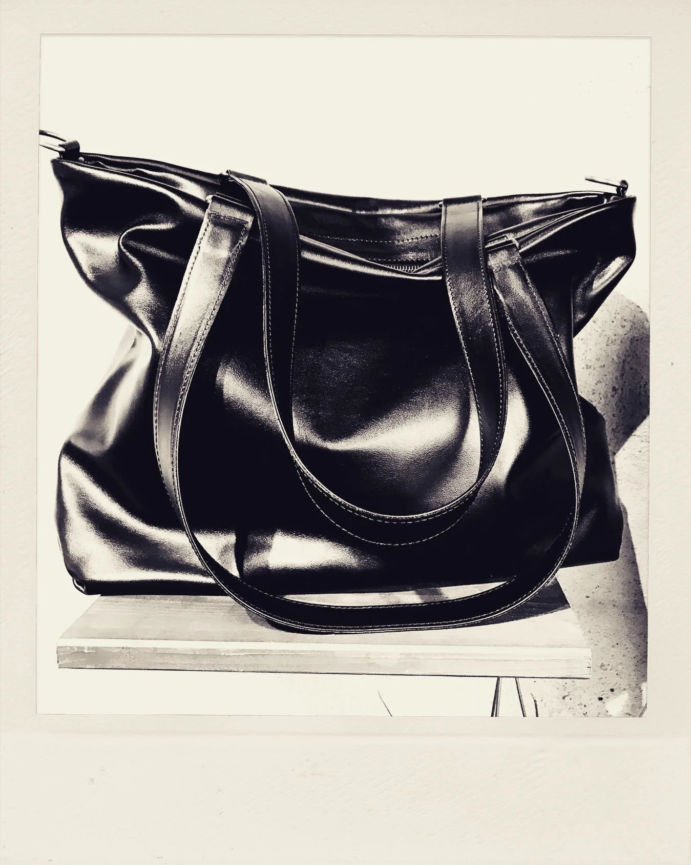 F&uuml;r Selina: Schultertasche in Nappaleder hergestellt in unserem Atelier mitten in Z&uuml;rich. 
#urbaneproduktion #madeinz&uuml;rich #ausbildungsbetrieb #slowfashion #soulderbag