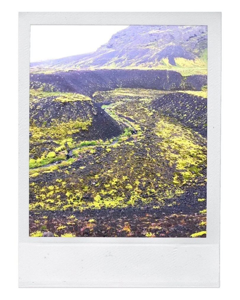 West Island: unendliche Bergketten, tiefe T&auml;ler, unber&uuml;hrte Wiesen und von Gletschern gespiesene B&auml;che

#iceland #magic #insprationiceland