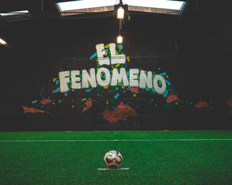 Le terrain &quot;El Fenomeno&quot;. ⚽🥅🏟
.
.
.
.
.
.
.
.
.
.
.
.
.
.
#lestreet #streetlife #foot5 #footindoor #5vs5 #6vs6 #valdoise #footensalle #futbolsintetico #pitchhunters #urbanfoot #futsal #streetsoccer #pitchperfect #futbolsala #futbolfotos #