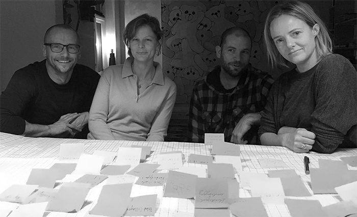 Workshop med tre designere, som en del af researchen og kortlægningen af anvendte medtoder og teknikker i designprocessen. Fra venstre Barnabas Wetton, undetegnet, Line Maj Skuldbøl, Jørgen Skogmo grundlægger af base.io og freelance interaktionsdesi…