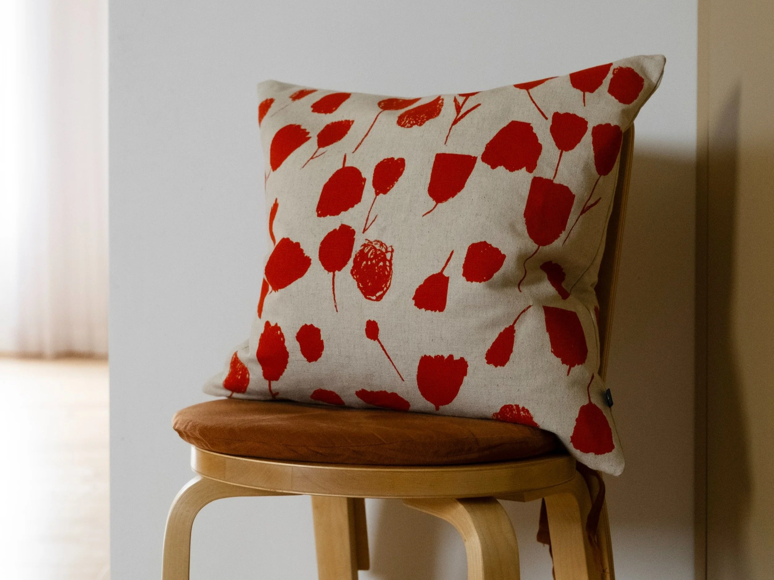 1752_Cushion_cover_BOUQUET_POPPY_RED_3_Fine_Little_Day.jpg