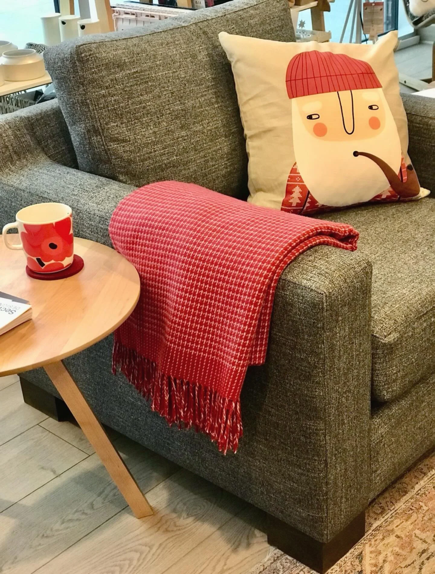 New arrival: a cozy armchair (available also as sofas) with seasonal touches! Made in 🇨🇦!