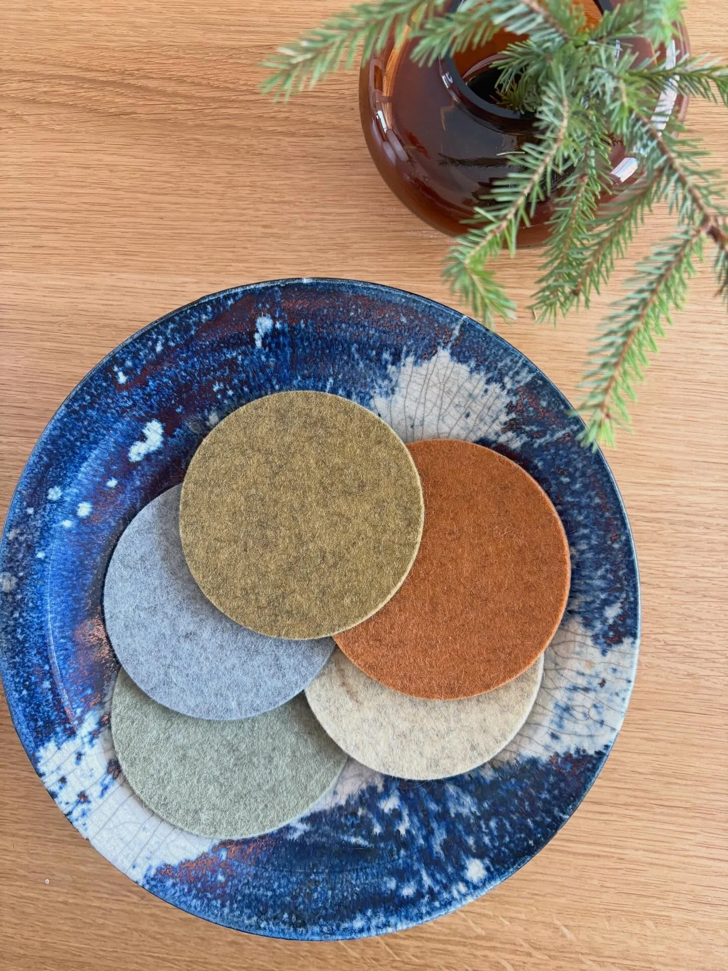 Mix and match! 100% wool coasters that naturally protect your surfaces from condensation, stain and scratch. 24 colours to choose from!