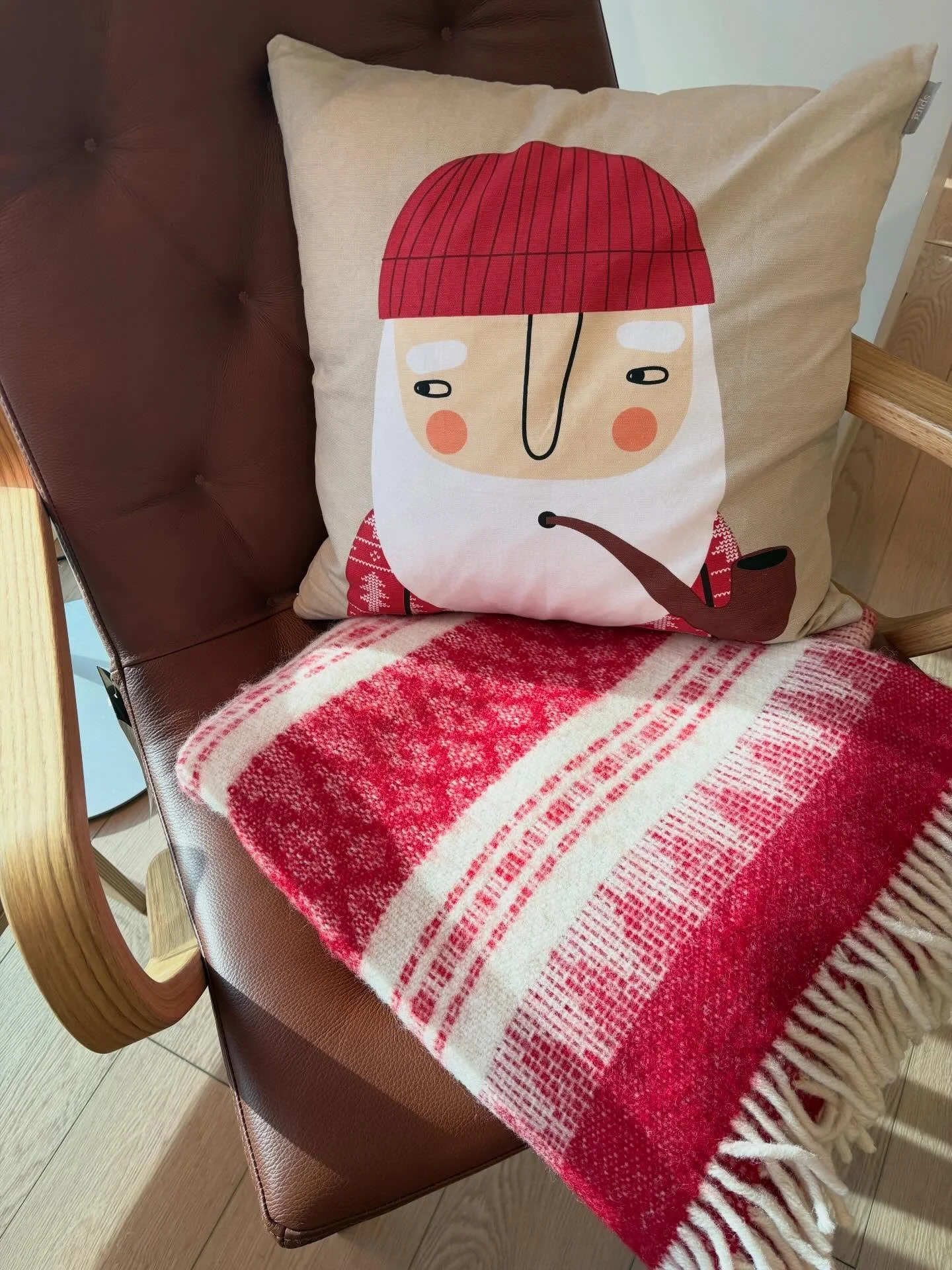 Scandi Xmas Spirit! Leather chair, throw and cushion available in store and on webshop.