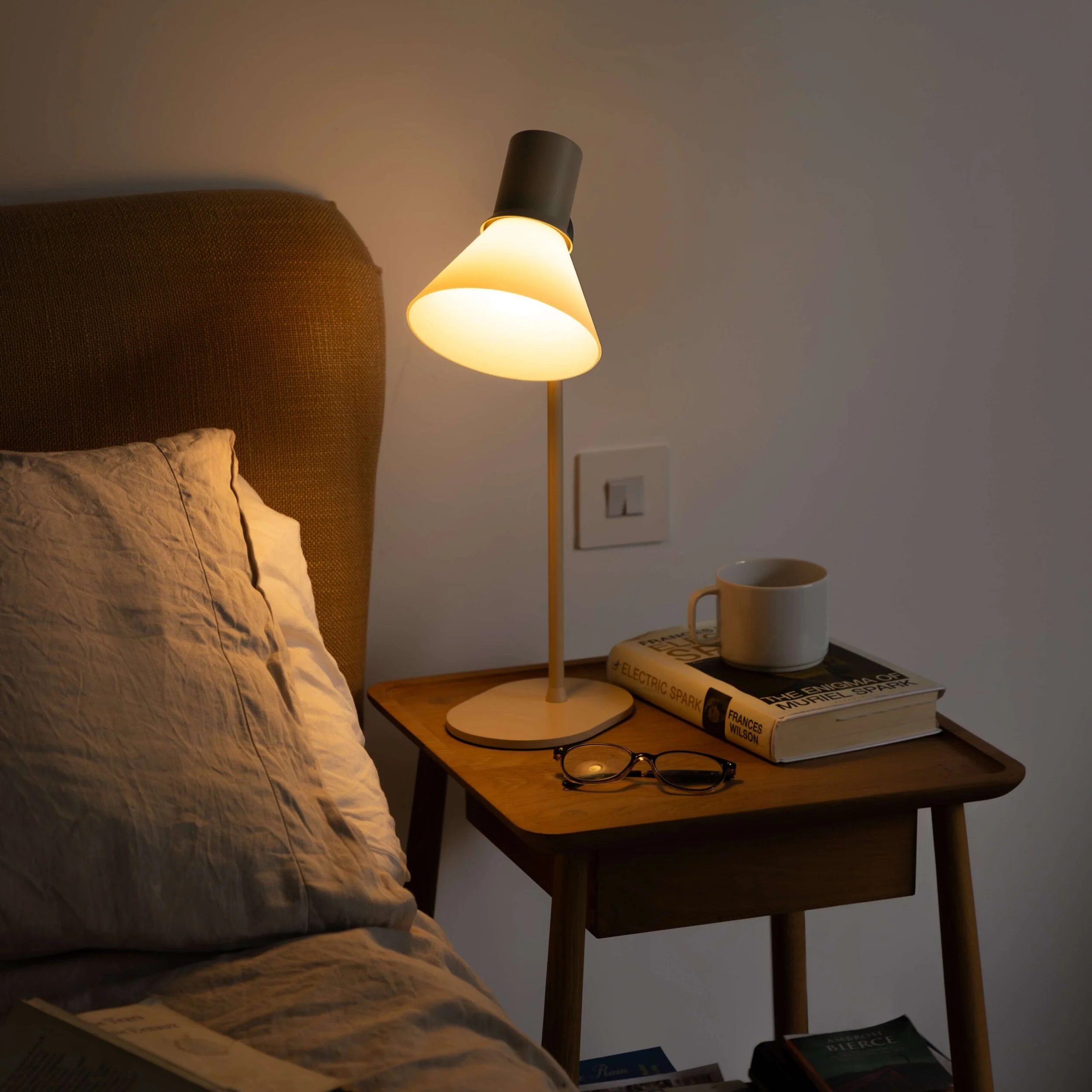 type-80-t1-table-lamp-pale-putty-glass_2926.LS_.SQ_.W.S1.2-scaled.jpg