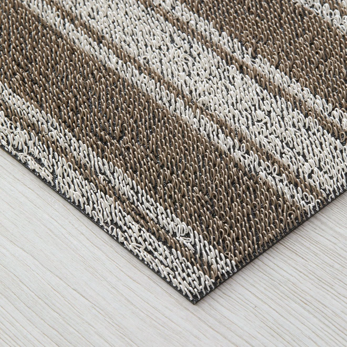 mbms_floor_shag_boardwalkstripe_walnut_detail_2606.jpg