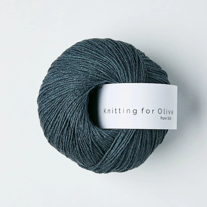 Knitting_for_olive_puresilk_dubpetroliumsbla_5193_800x.jpg