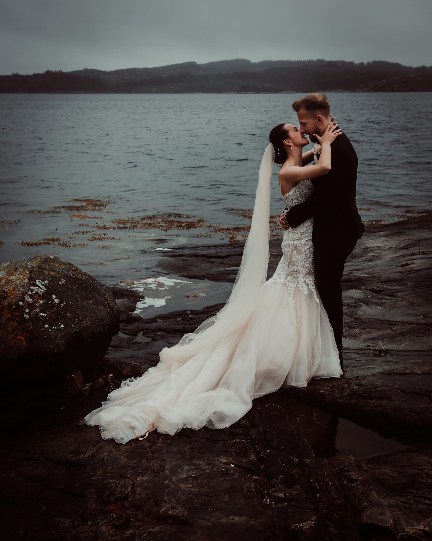 Wind, rain and a steamy couple..

Those are the words I would use to sum up yesterday&rsquo;s wedding out by the ocean view.
Rebekka and Kristoffer finally said their I do&rsquo;s out by the waves, and we spent a few hours afterwards in the rain and 