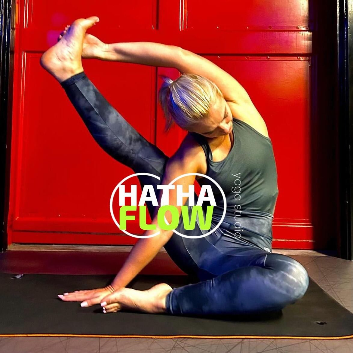 HATHA FLOW at 6pm with @myyogajourney_clare 

EveryoneS an artist @chrisomyoga 🎭 #yogis 

we are a family of like minded people, humbly offering our skills, energy &amp; kindness to you.

co yoga for all.

monday
6pm I hf I april

tuesday
6pm I vf I