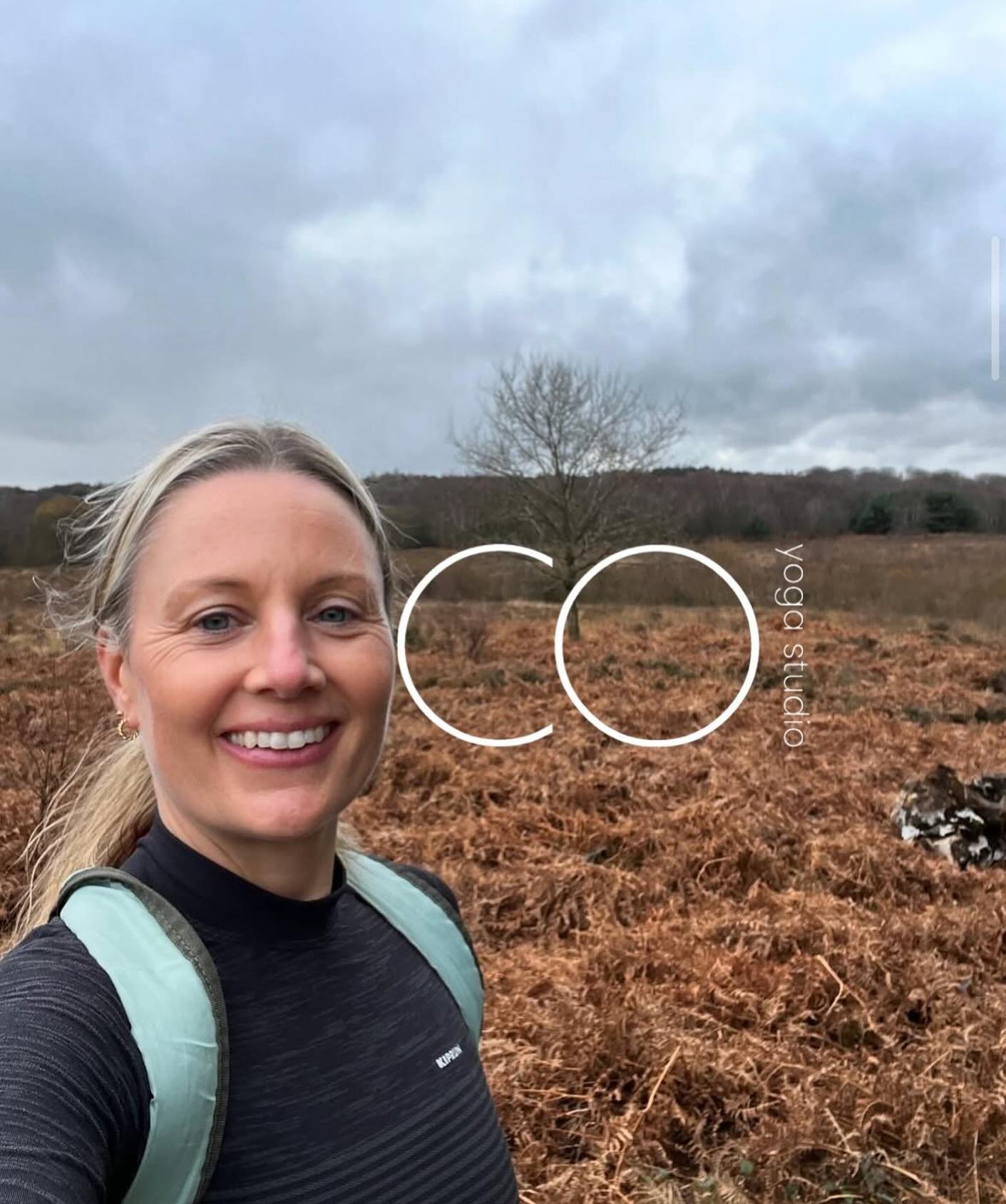 VINYASA FLOW Tonight at 6 with @sian_yogafinity 

EveryoneS an artist @chrisomyoga 🎭 

we are a family of like minded people, humbly offering our skills, energy &amp; kindness to you.

co yoga for all.

a space to unwind; a space to restore; a space