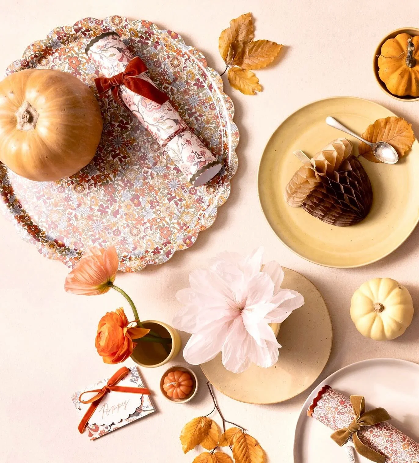 Meri Meri x Liberty have made the prettiest accessories for your Thanksgiving table. 🍂🍽️🍁