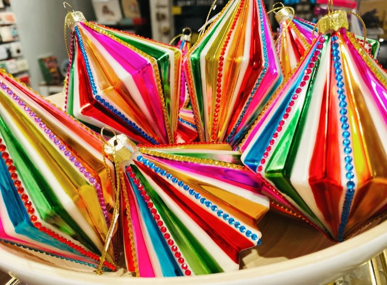 Holiday color 🩷💙🧡💚