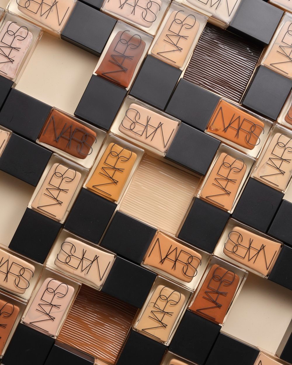 Still life photography for @narsissist

Prop Stylist: @akmakeup_styling 
Photography: @Jennifer.czyborra @jlc_studios_nyc