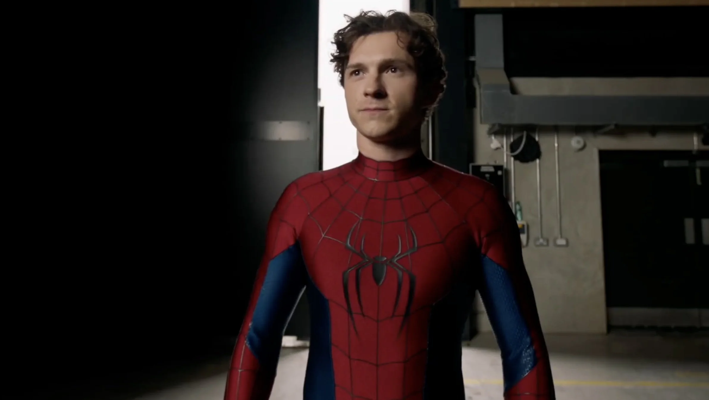 TOM HOLLAND HOSPITALIZED 
AFTER CRACKING HEAD DURING BOTCHED
 SPIDER-MAN STUNT