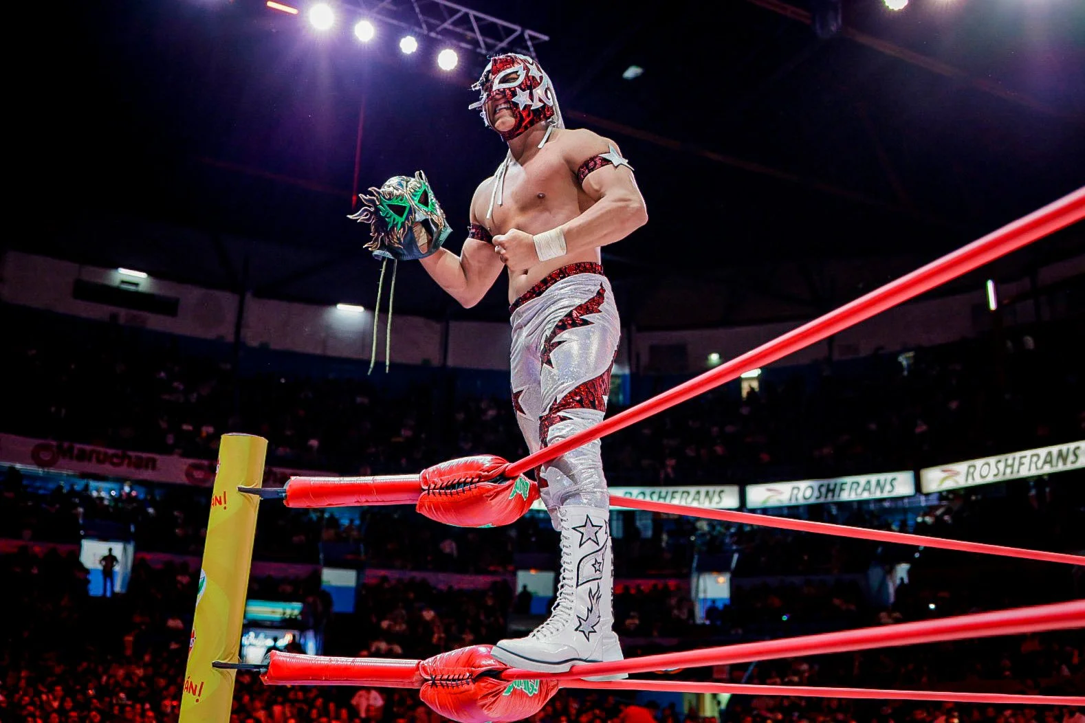 CMLL's Max Star Opens Up About His Apuestas Win Over Pólvora in Arena Mexico, His Dream Matches and His Goals