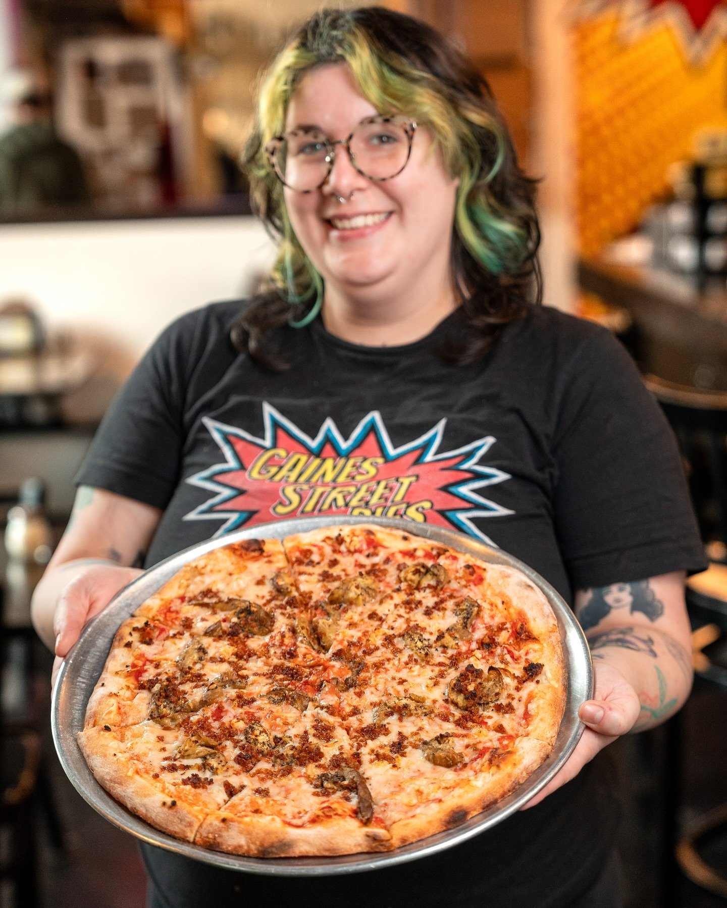 There&rsquo;s only two weeks left to try April&rsquo;s Vegan POTM: the Moral Mitchka!
Vegan Cheese, Vegan Sausage, Eggplant, and Double Garlic.
Even better with our vegan ranch, stop in this week to give this deliciously VEGAN pizza a try!
Stop by an