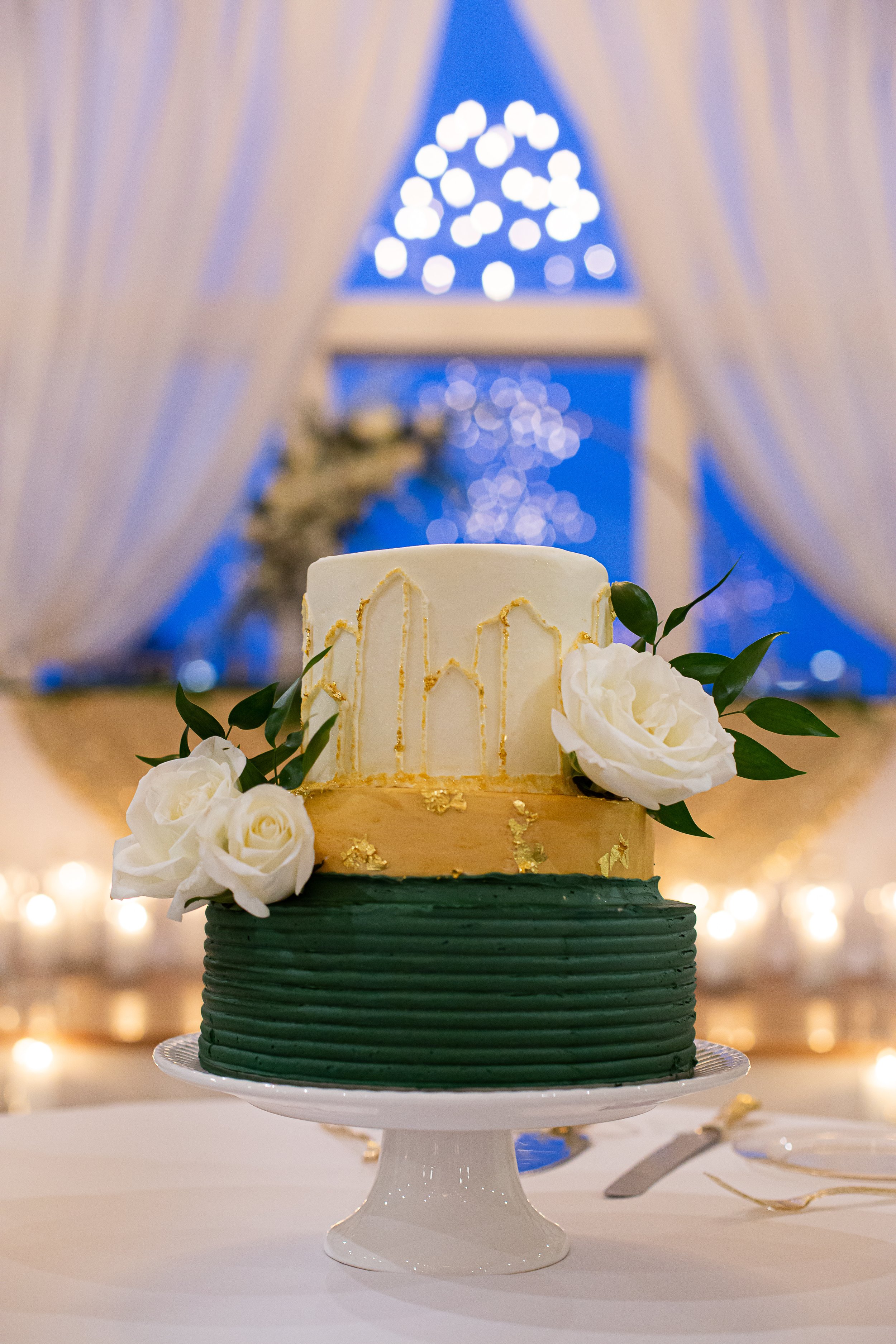 Winter wonderland Wedding cake Missouri Venue Emerson Fields columbia mo.jpg