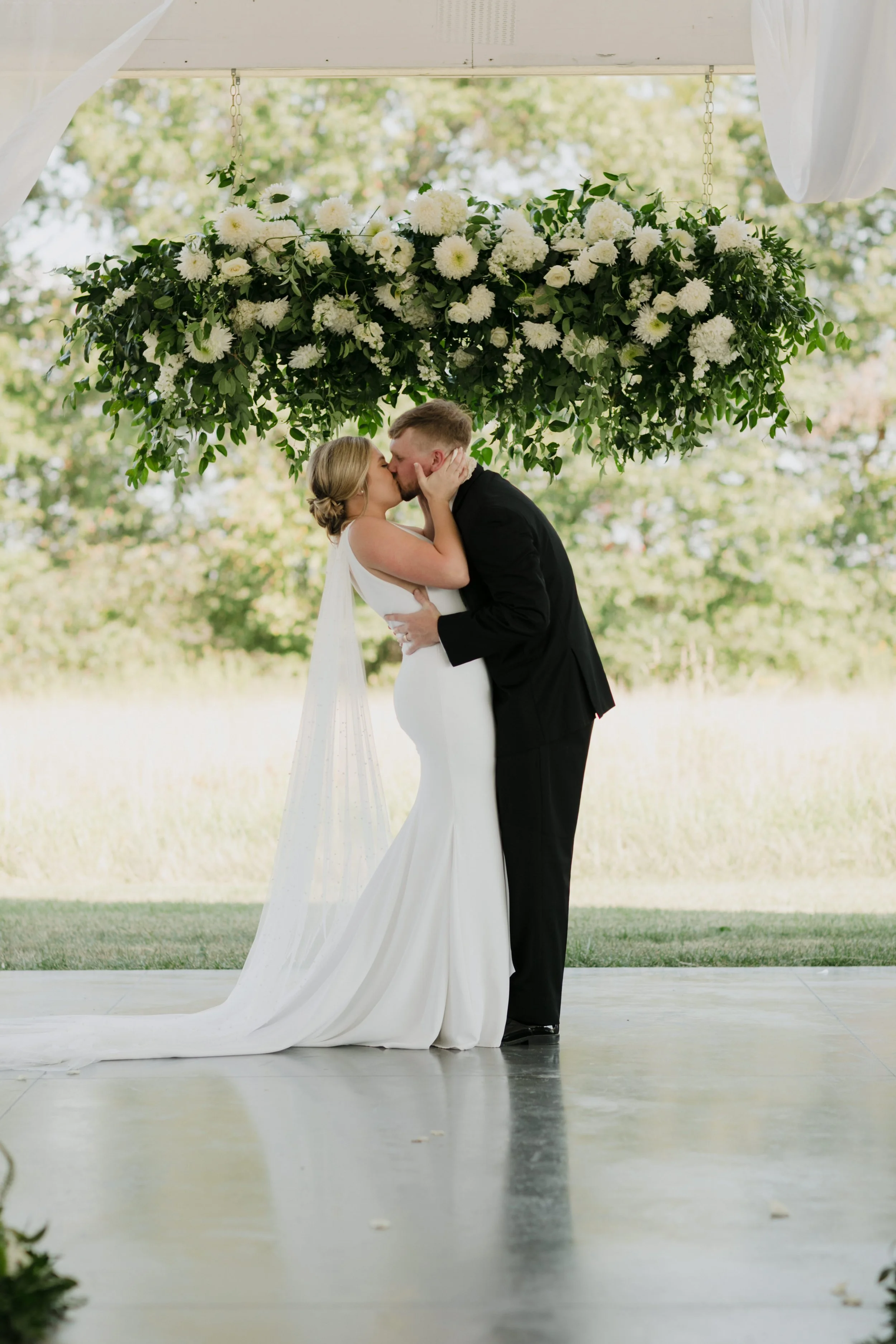 Outdoor wedding ceremony in Missouri