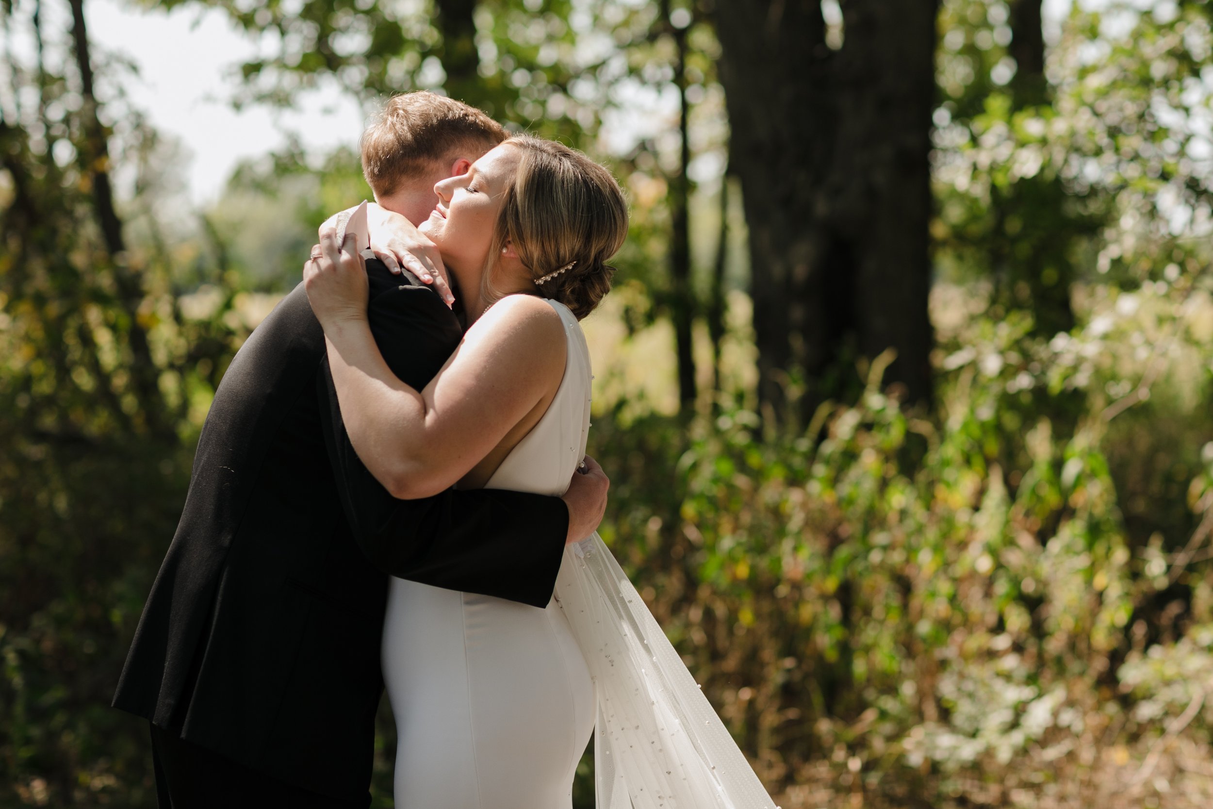 First Look Summer Wedding Venue Emerson Fields Missouri (4).jpg