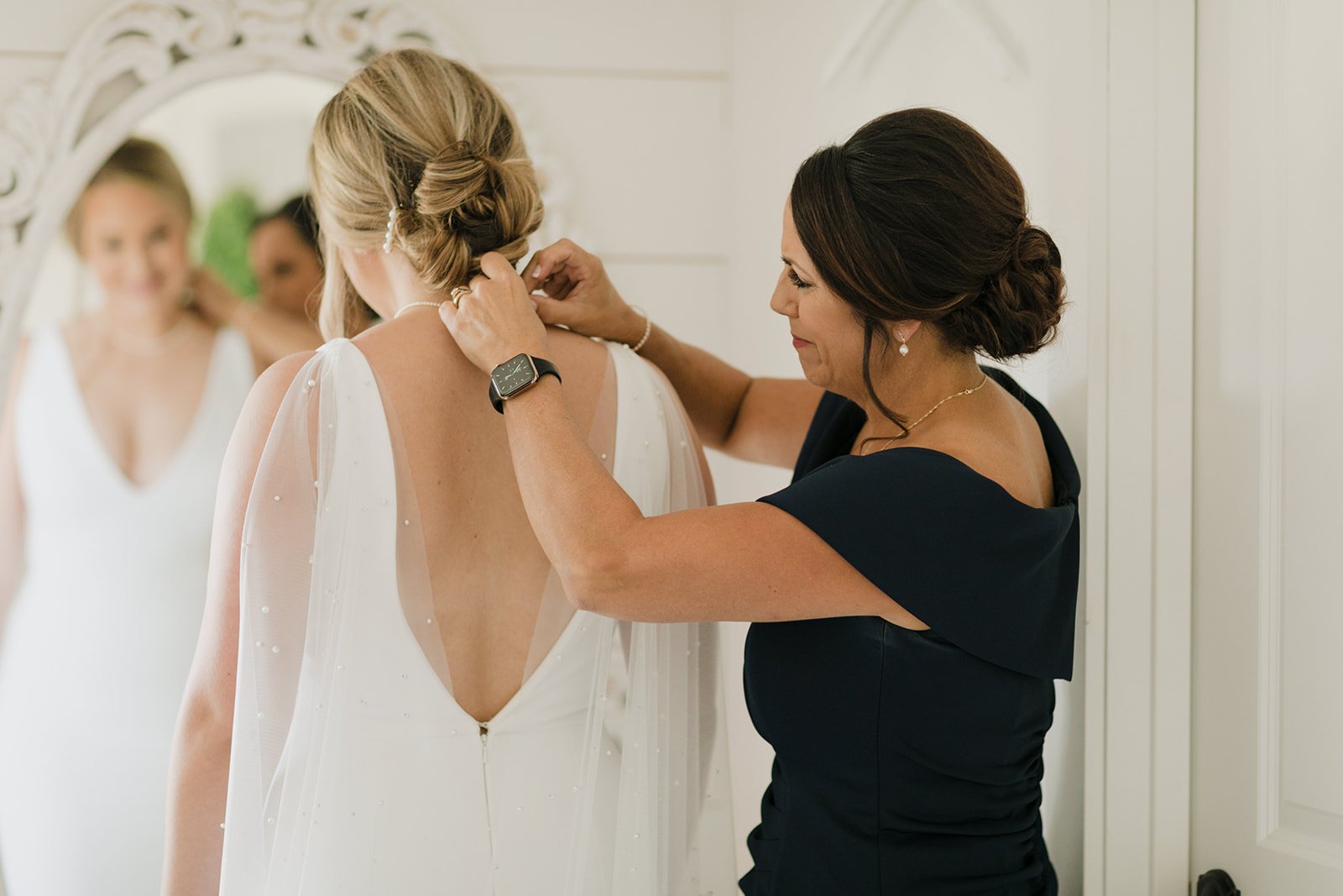 Mother daughter getting ready bridal suite Emerson Fields Missouri.jpg