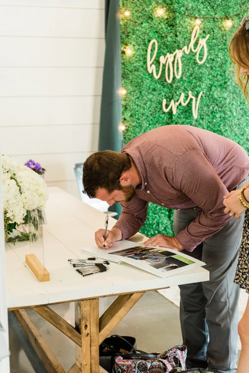 Wedding greeters and ushers | Beachweddingtips.com