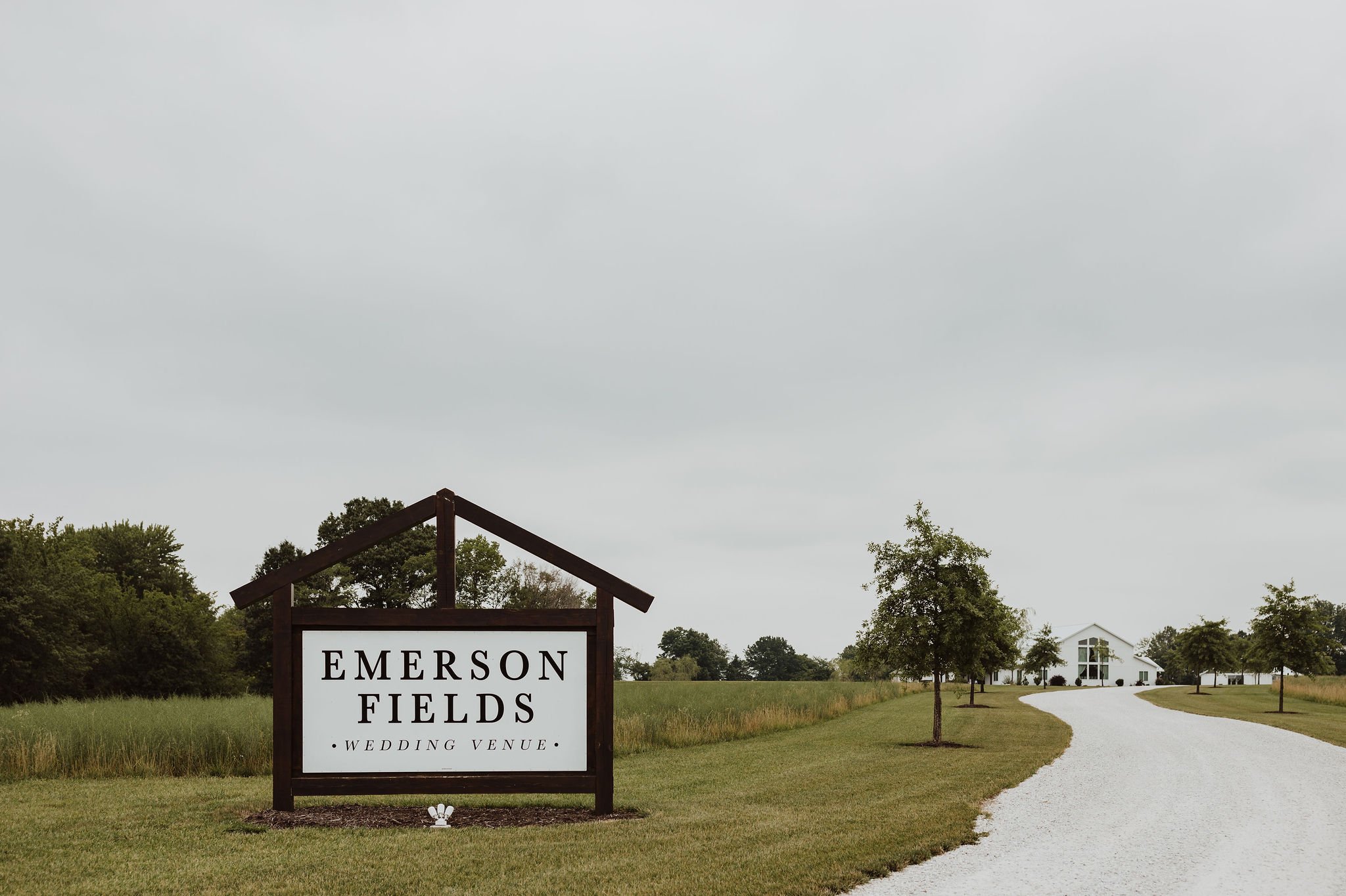 emerson fields wedding venue summer outdoor ceremony (3).jpg