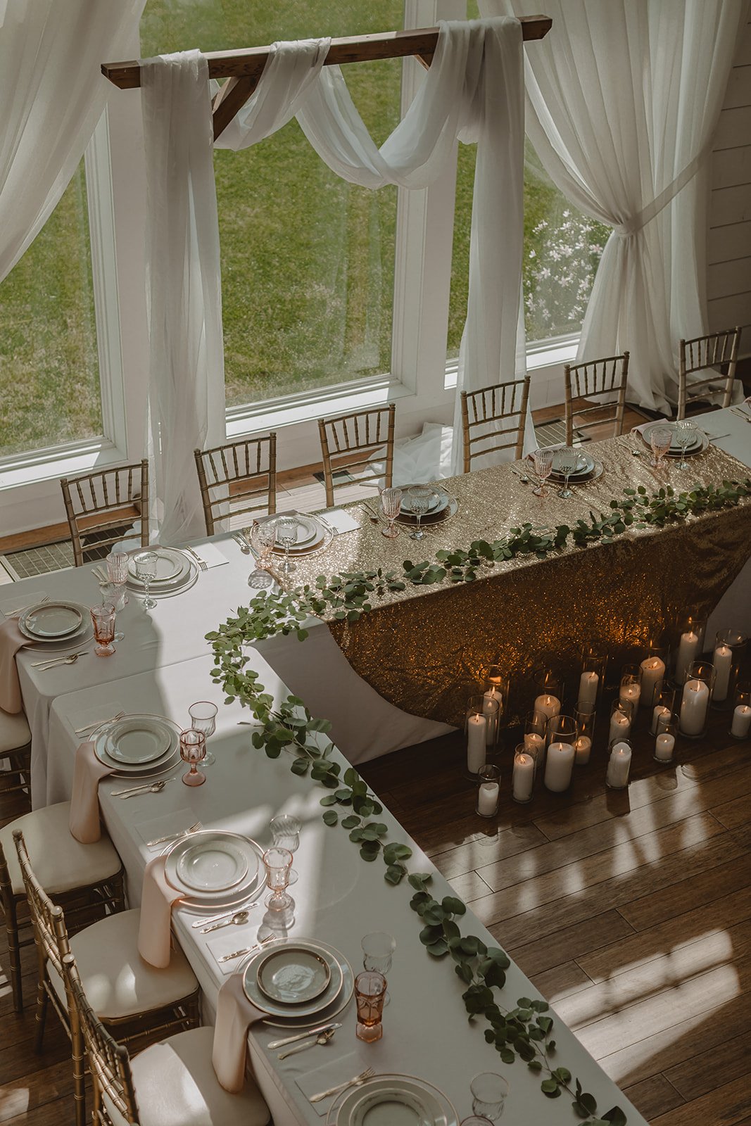 indoor summer wedding reception airy light (9).jpg