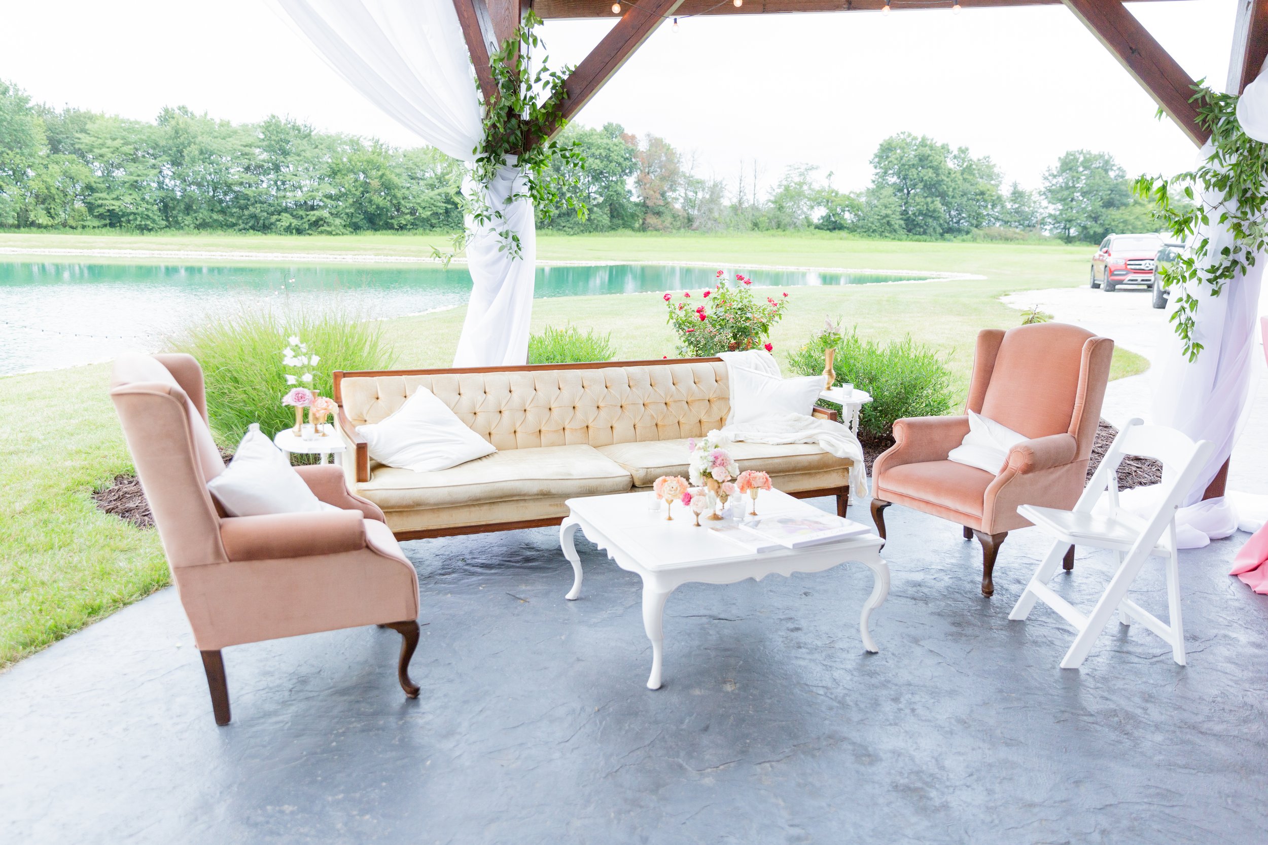 tipping-wedding vendors-wedding-lounge-rentals-couch-emerson-fields.jpg